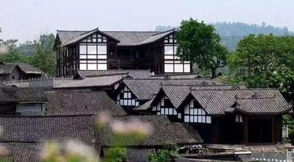 逃离整洁的庭院